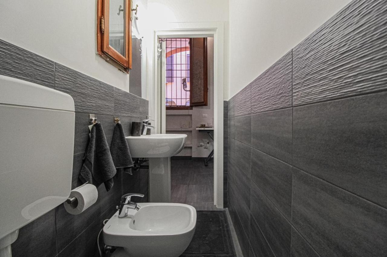 בולוניה San Pietro Apartment מראה חיצוני תמונה